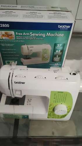 Máquina de costura brother 2800
