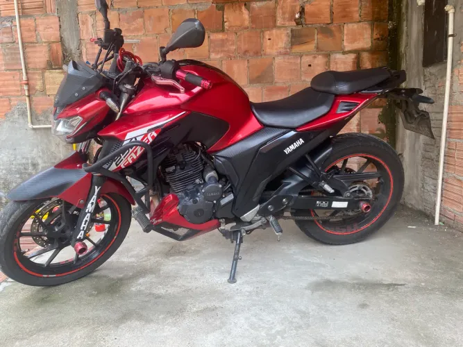 Fazer 250 bem cuidada, só estou vendendo pois comprei outra moto
