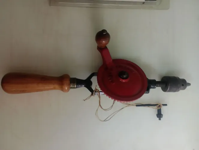 Furadeira Manual Inglesa Impecavel