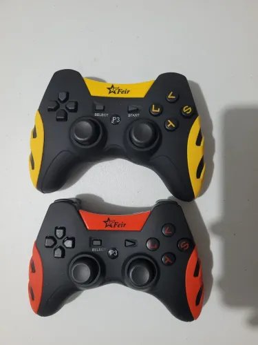 Os dois Controles para PS3 por 80,00