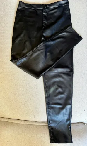 Calça de couro eco da Zara