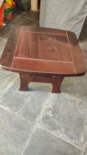 Mesa de centro madeira maciça 60×60 usado