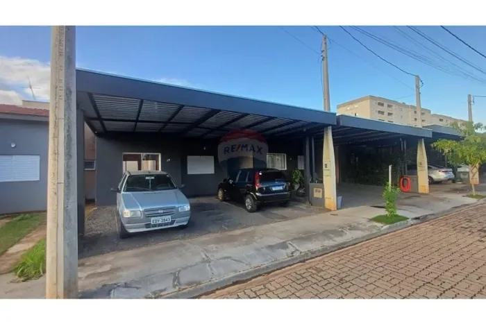 Linda Casa a venda - Condomínio Ana Regina - Ótima localização.