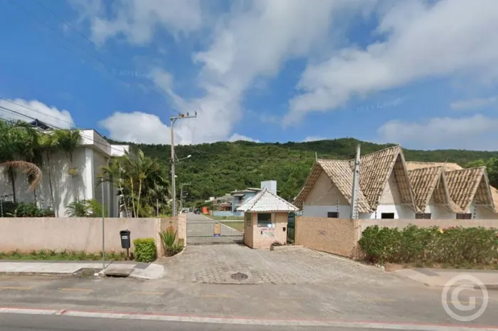 Casa Espaçosa e Completa em Condomínio Fechado no Norte da Ilha