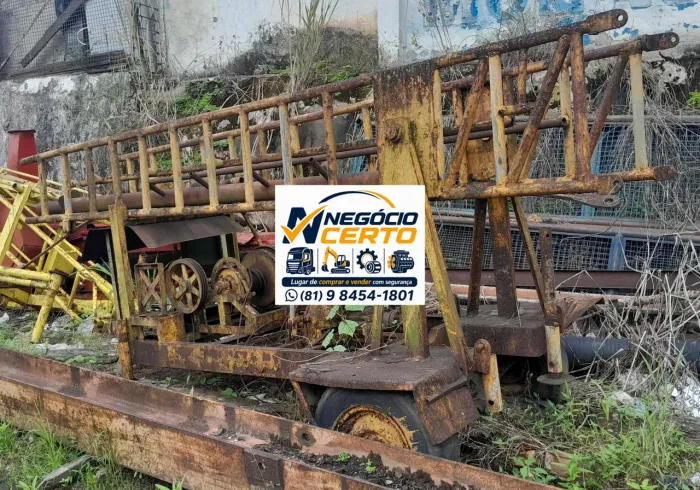 Maquina de perfuração de poço recuperável