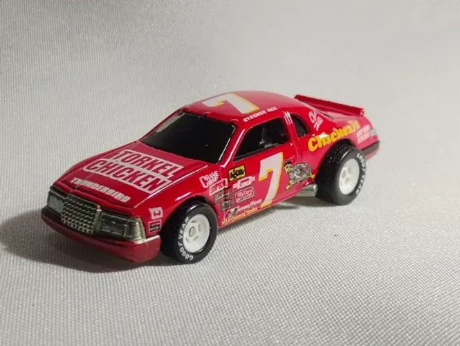 Miniatura Hot Wheels T-Bird Stocker (HW Stroker Ace) - Mattel 1/64