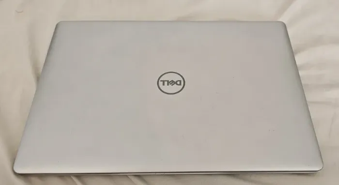 Notebook Dell Core i7 8550u 4.0Ghz - 8Gb DDR4- 256Gb SSD - Placa Video Radeon 4Gb - Tela15