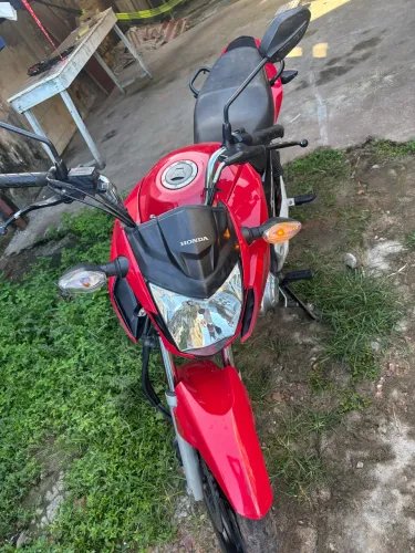 Vendo essa linda moto em ótimo estado toda em dias, só pegar e passar pro nome! 