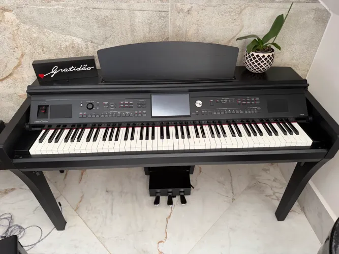 Yamaha Clavinova CVP-609 piano digital