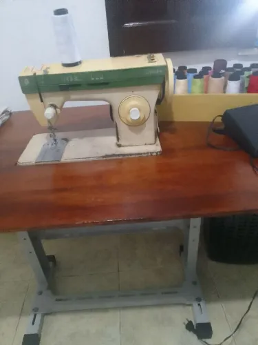 Maquina singer usada excelente estado completa com mesa