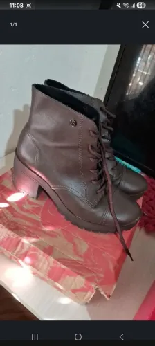 Bota cano curto número 38