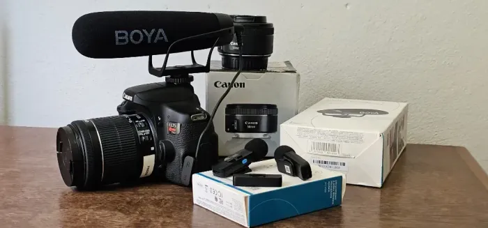 Canon T6i + Lentes 18-55mm e 50mm + Microfones Boya + Tripé
