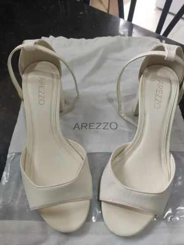 Sandália Arezzo semi nova 