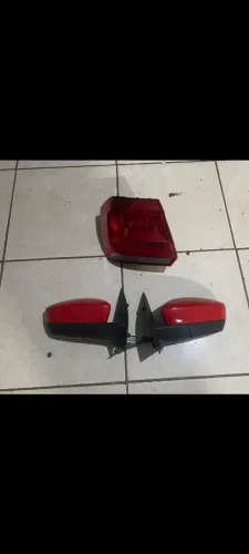 Vendo retrovisor mais uma lanterna do lado direito do gol g7l está conservado