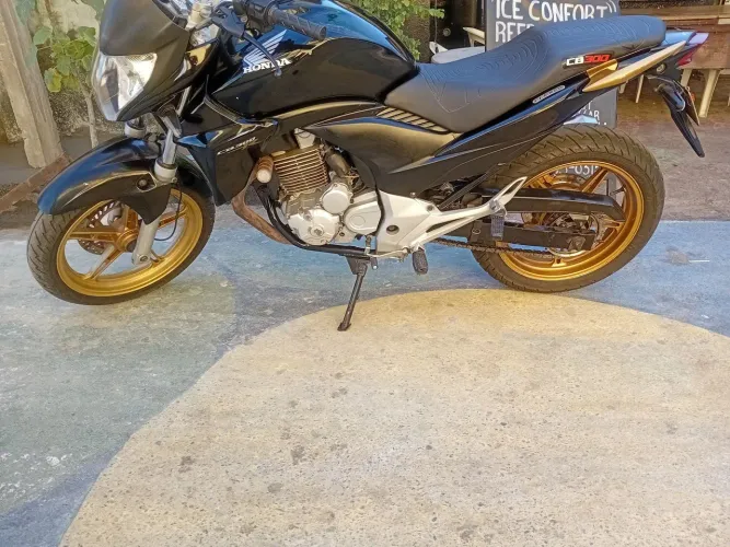 Vendo ou troco por carro do meu interesse .