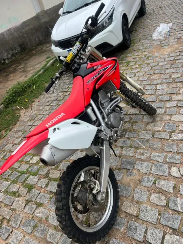 Crf 150r - Moto única no país 