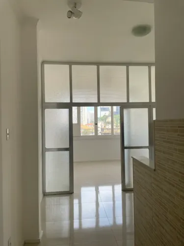 CONJUGADO CENTRO ANDAR ALTO TOTALMENTE REFORMADO