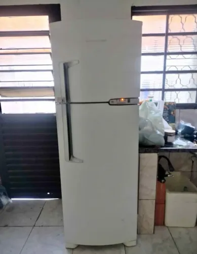GELADEIRA USADA EM BOM ESTADO