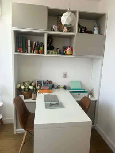 CONJUNTO ESTANTE + MESA ACOPLADA - EM MARCENARIA