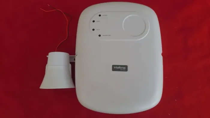 Kit central de cerca elétrica e sirene seminovos