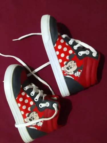 Botinha Disney MINNIE menina - TAM 27 (usada, muito bem conservada)