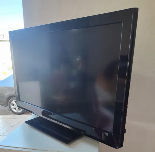 Tv 32" Panasonic LCD. Não é Smart TV!