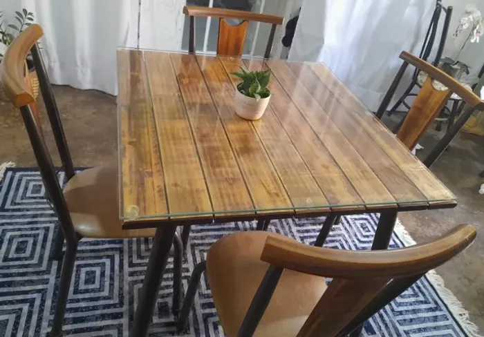 Mesa de jantar 4 cadeiras