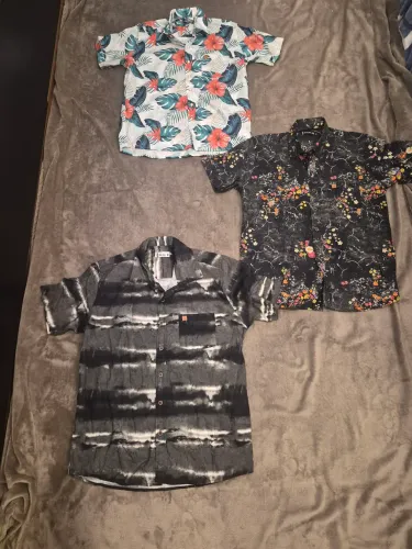 Blusa estampada diversa tam P lote 3 peças