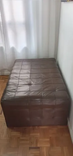 PUFF MARROM EM COURO LEGÍTIMO!...