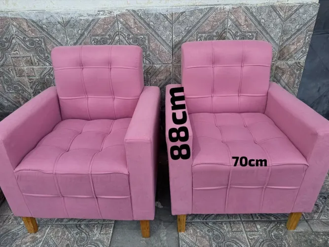Poltrona de um lugar e de dois lugares na promoção, 450 e 650. Entrega grátis.