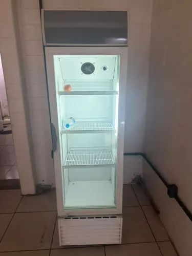 Expositora de Bebidas Refrigerador 220v