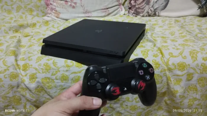 Playstation 4 slim em perfeito estado