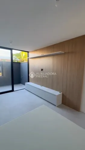Viva a poucos minutos do mar: Casa de Alto Padrão em Condomínio Fechado na Cachoeira do Bo