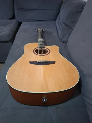 Violão acústico