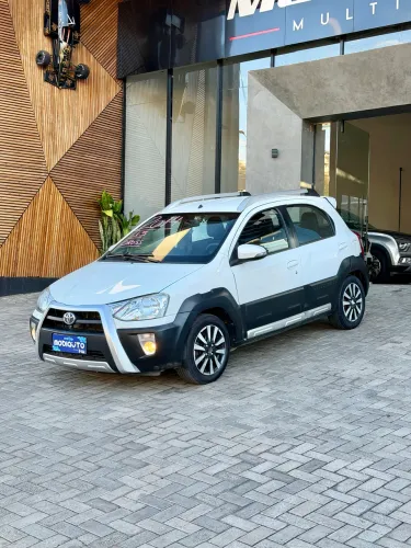 Toyota Etios Cross 1.5 Flex 16V 5P Mec. 2014