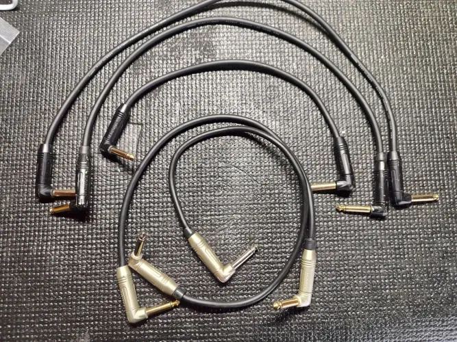 Cabos para pedalboard Mogami e Amphenol
