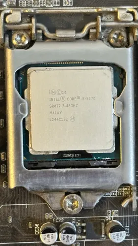 KIT (H61 1155 + 1 PENTE DE MEMÓRIA RAM DDR3 + I5 3570)