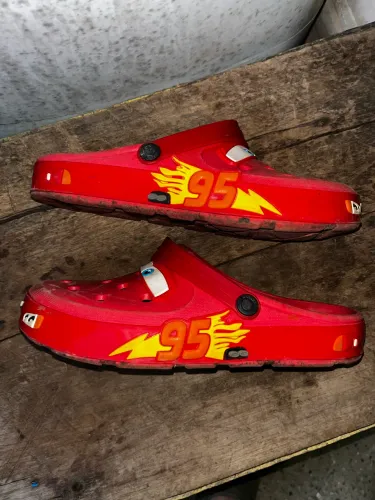 Crocs do Relâmpago McQueen