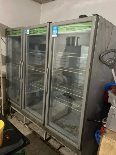 Geladeira repositora
