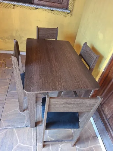 Mesa de jantar 4 cadeiras