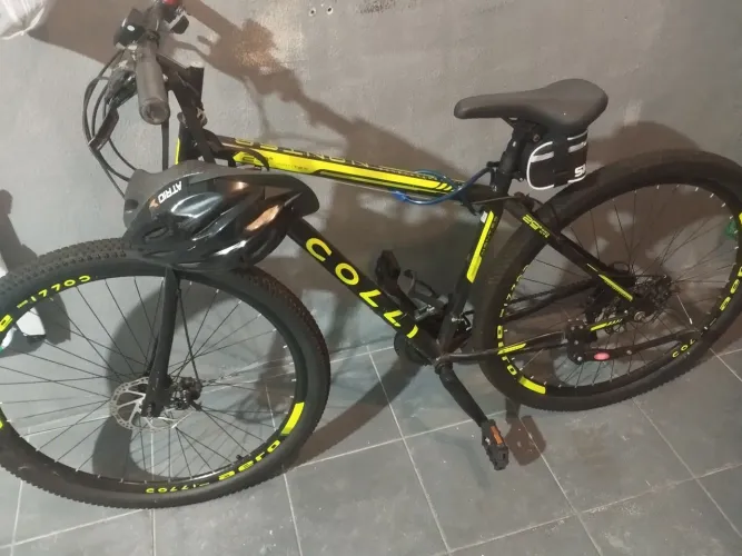 Bicicleta semi nova com nota e acessórios 