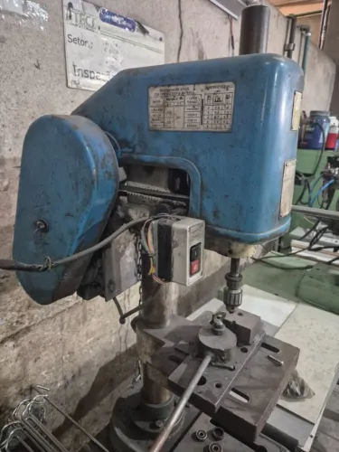 roscadeira de bancada da marca Torwell, modelo SWJ-6