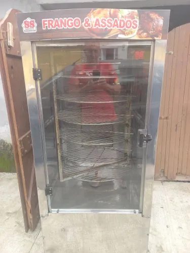 Máquina de assar frango assa até 40 unidades