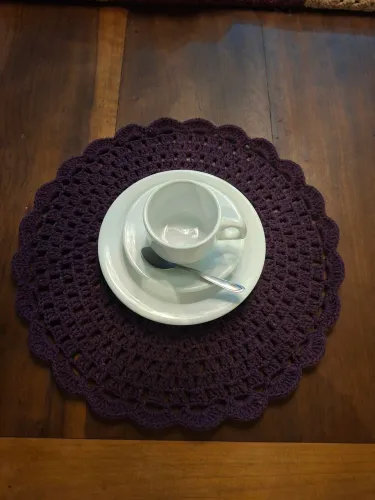 2 Sousplat (suplá) de crochê roxo