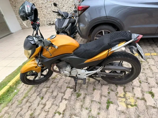 Vendo CB 300 2010