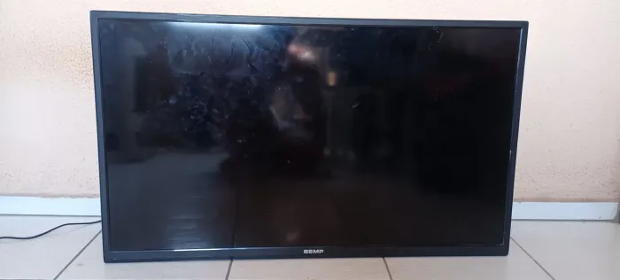 Tv semp 40 polegadas ( com defeito)