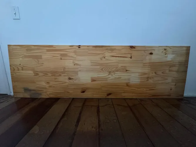 Tampo de mesa em madeira 