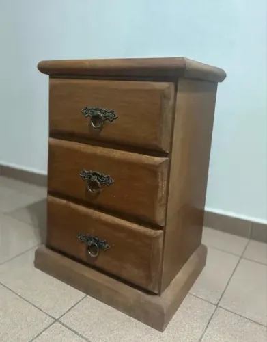 Mesinha de cabeceira
