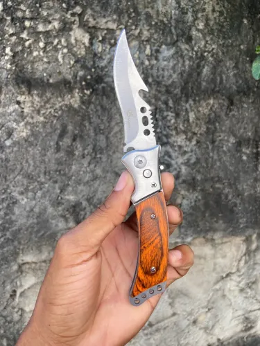 Canivete semiautomático disponível 