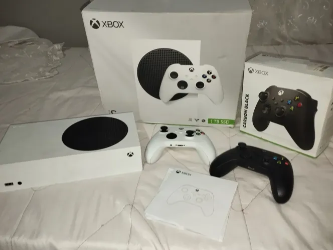 Xbox séries S 1TB SSD 2 controles , o Game está prati novo , com nota fiscal de 1 anos 